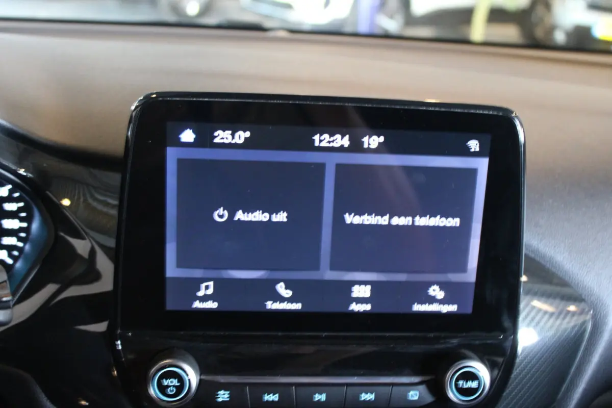 1.0 EcoBoost Mild-Hybrid Titanium Design