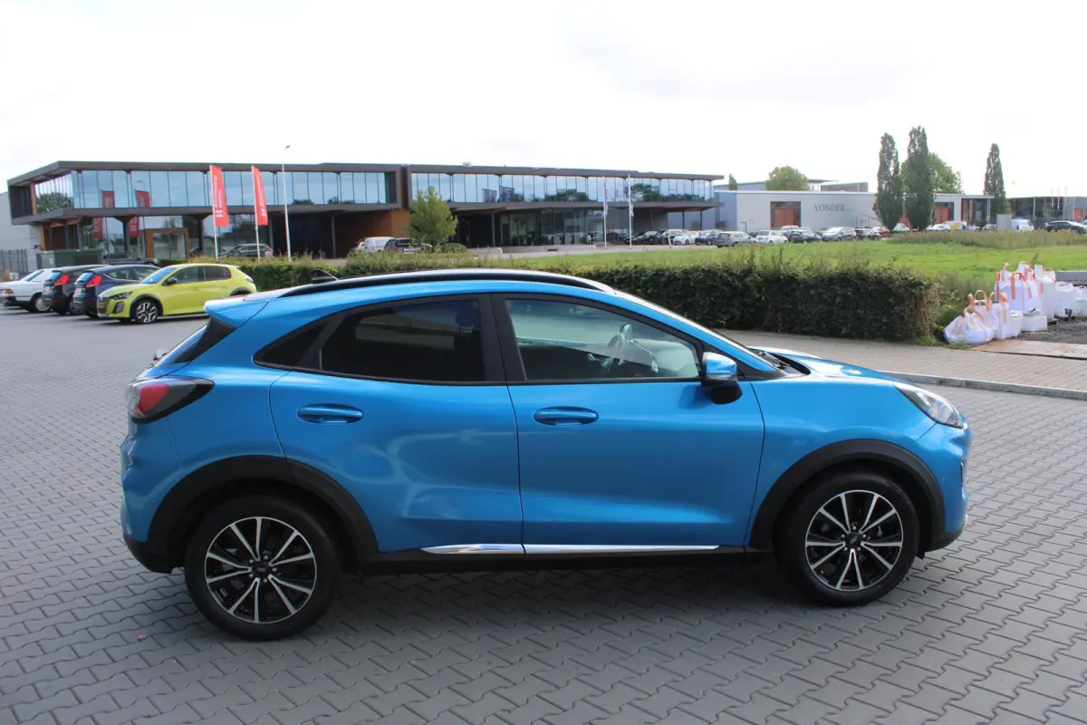 1.0 EcoBoost Mild-Hybrid Titanium Design