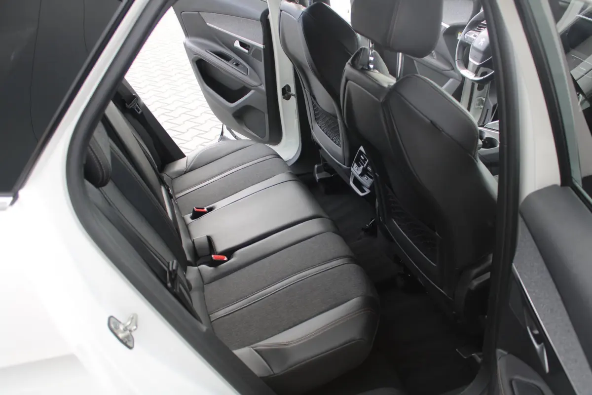 1.2 PureTech GT Line NIEUWE DISTRIBUTIERIEM