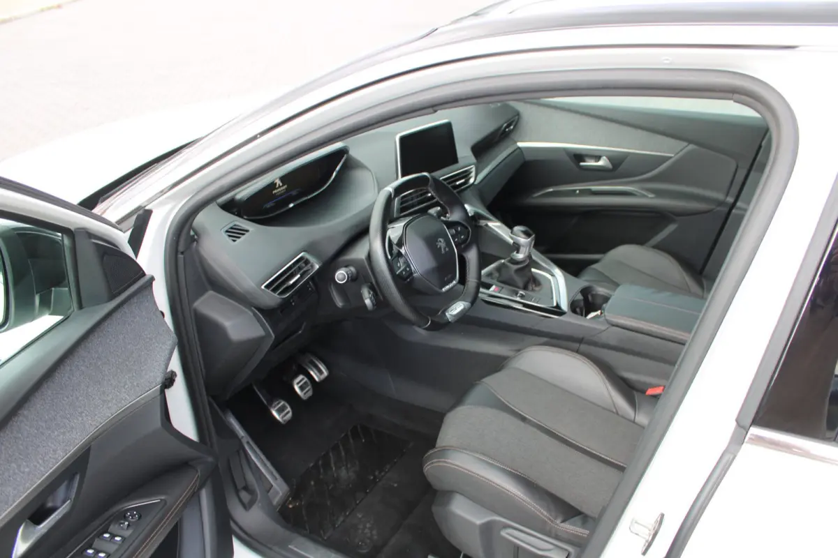 1.2 PureTech GT Line NIEUWE DISTRIBUTIERIEM