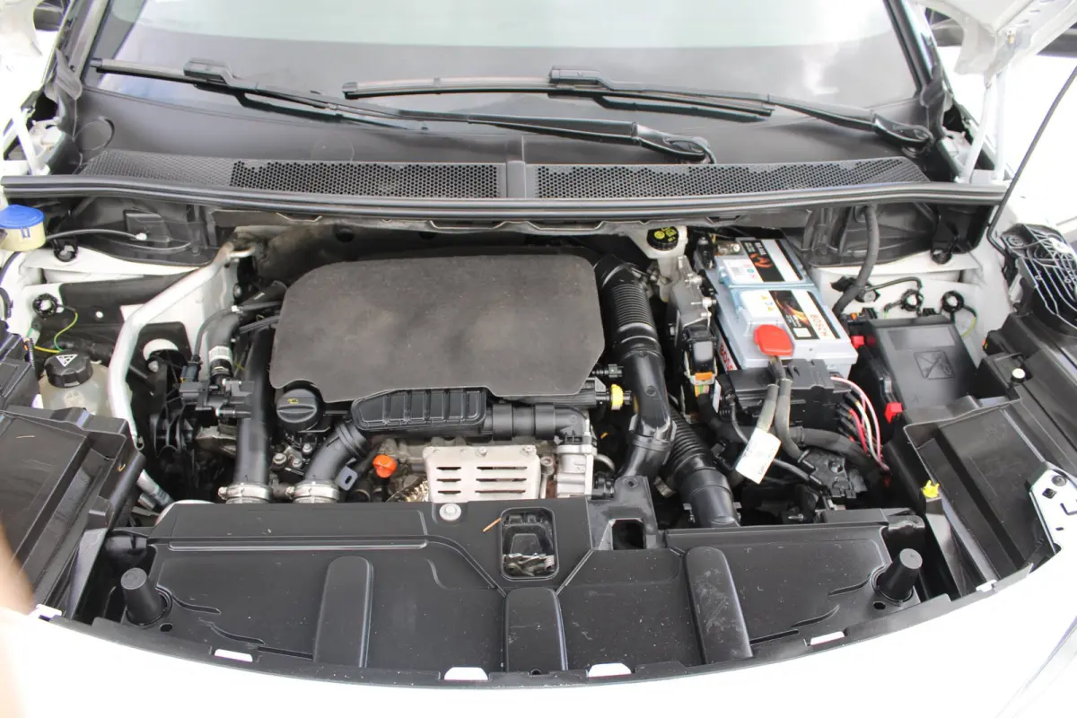 1.2 PureTech GT Line NIEUWE DISTRIBUTIERIEM