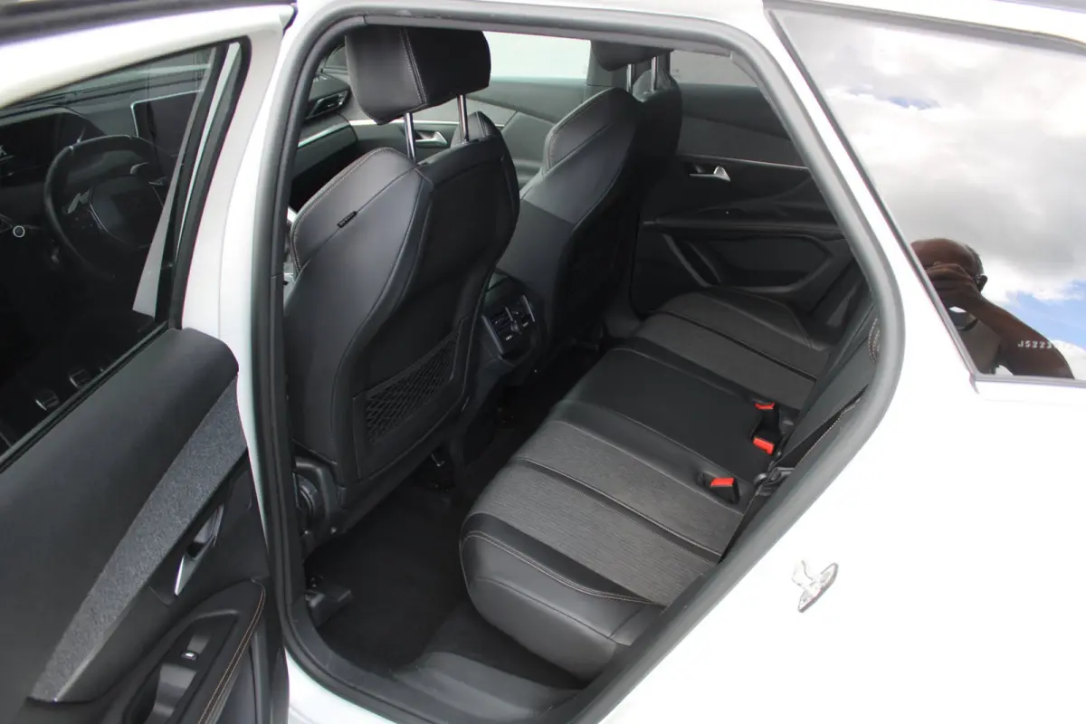 1.2 PureTech GT Line NIEUWE DISTRIBUTIERIEM
