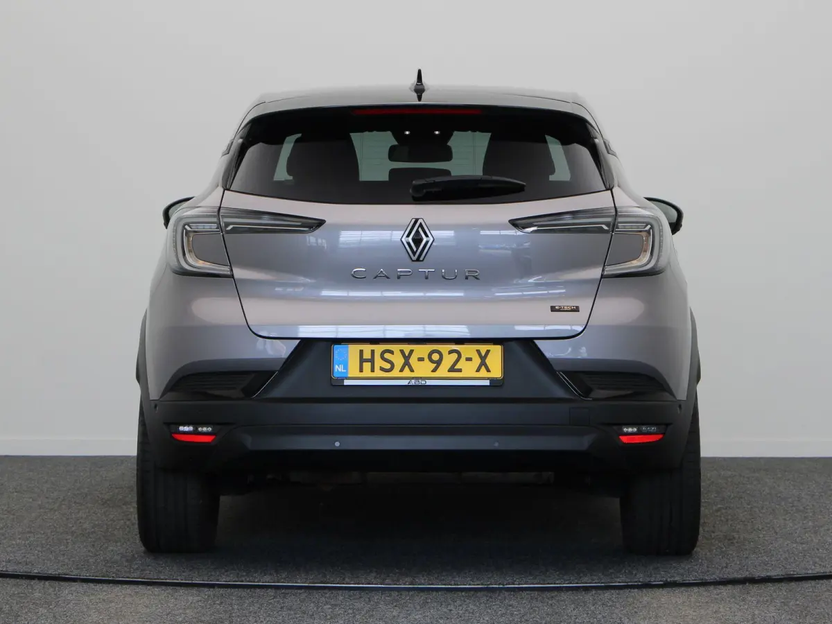 1.6 E-Tech full hybrid 145 techno | Adaptive cruise control | Achteruitrij camera | Climate control | Lichtmetalen velgen 18'' |