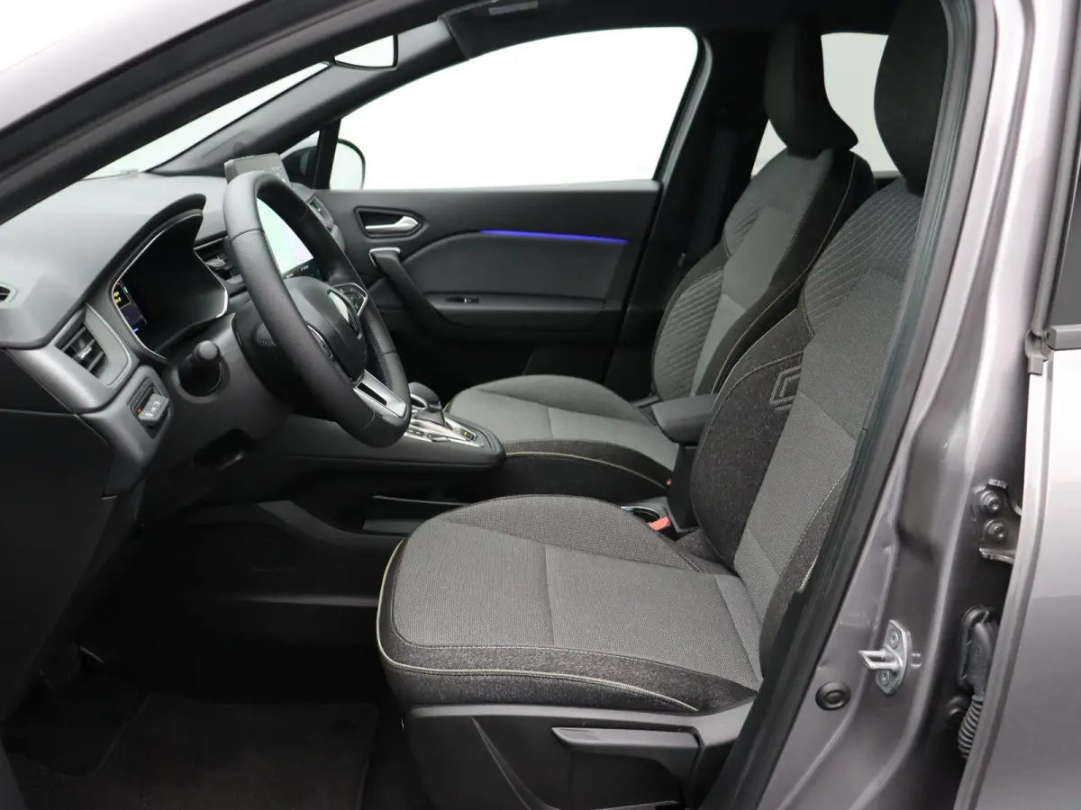 1.6 E-Tech full hybrid 145 techno | Adaptive cruise control | Achteruitrij camera | Climate control | Lichtmetalen velgen 18'' |