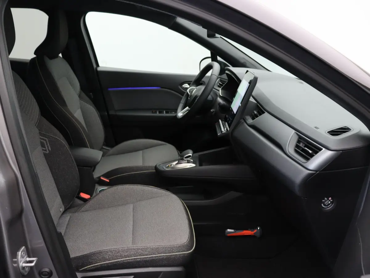 1.6 E-Tech full hybrid 145 techno | Adaptive cruise control | Achteruitrij camera | Climate control | Lichtmetalen velgen 18'' |