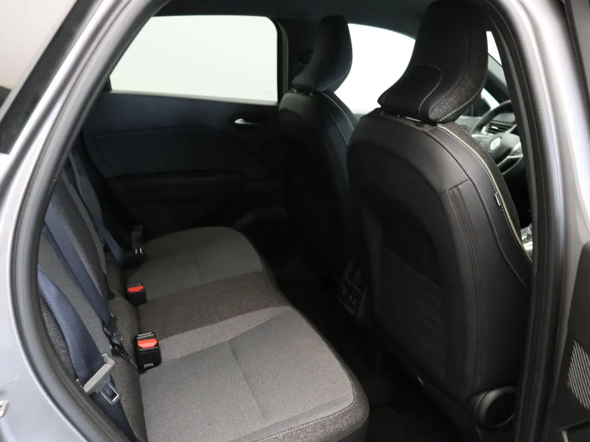 1.6 E-Tech full hybrid 145 techno | Adaptive cruise control | Achteruitrij camera | Climate control | Lichtmetalen velgen 18'' |