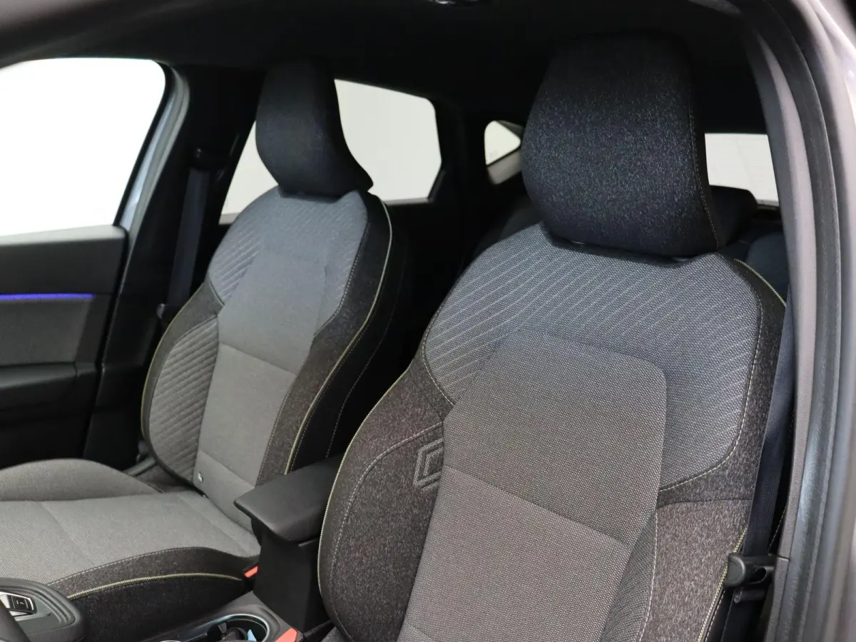 1.6 E-Tech full hybrid 145 techno | Adaptive cruise control | Achteruitrij camera | Climate control | Lichtmetalen velgen 18'' |