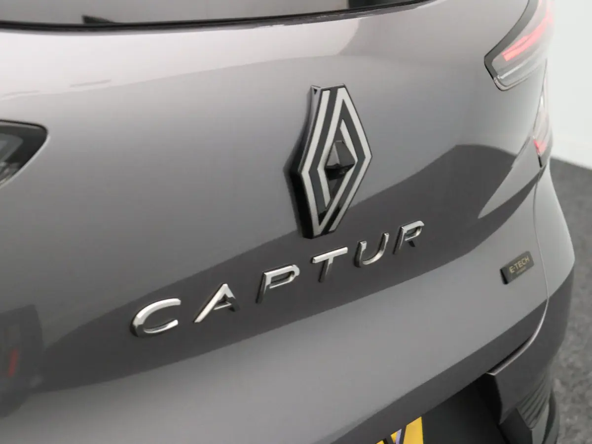 1.6 E-Tech full hybrid 145 techno | Adaptive cruise control | Achteruitrij camera | Climate control | Lichtmetalen velgen 18'' |