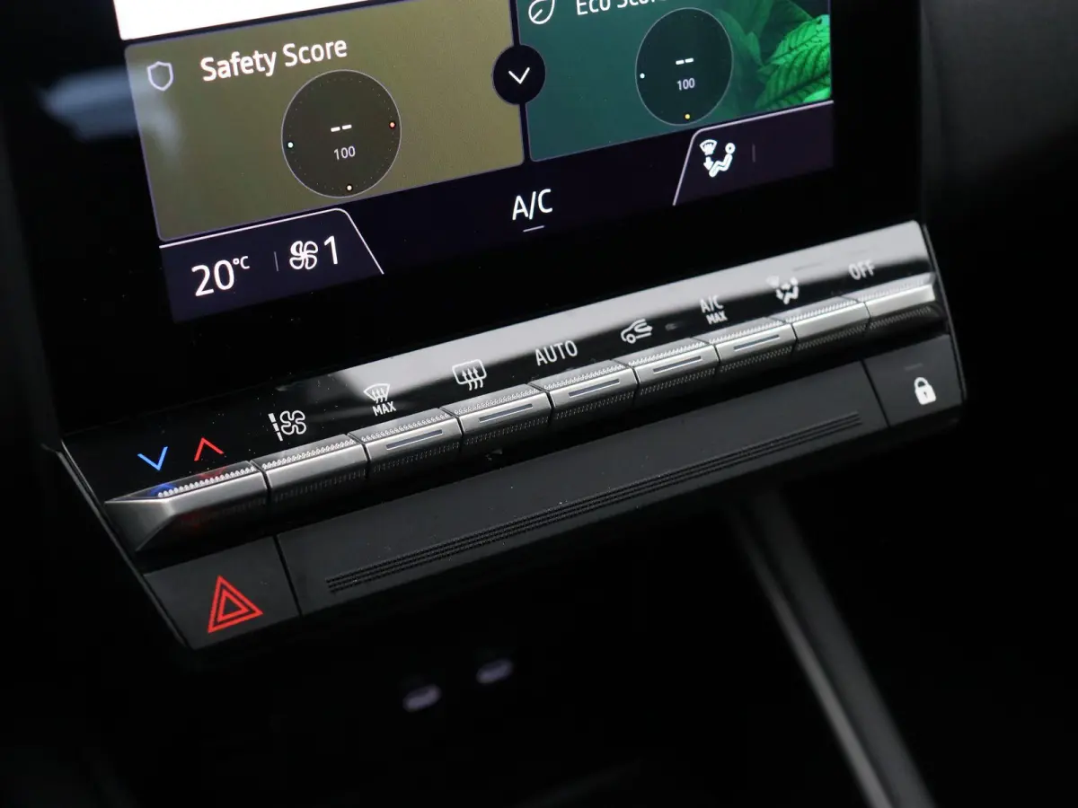 1.6 E-Tech full hybrid 145 techno | Adaptive cruise control | Achteruitrij camera | Climate control | Lichtmetalen velgen 18'' |