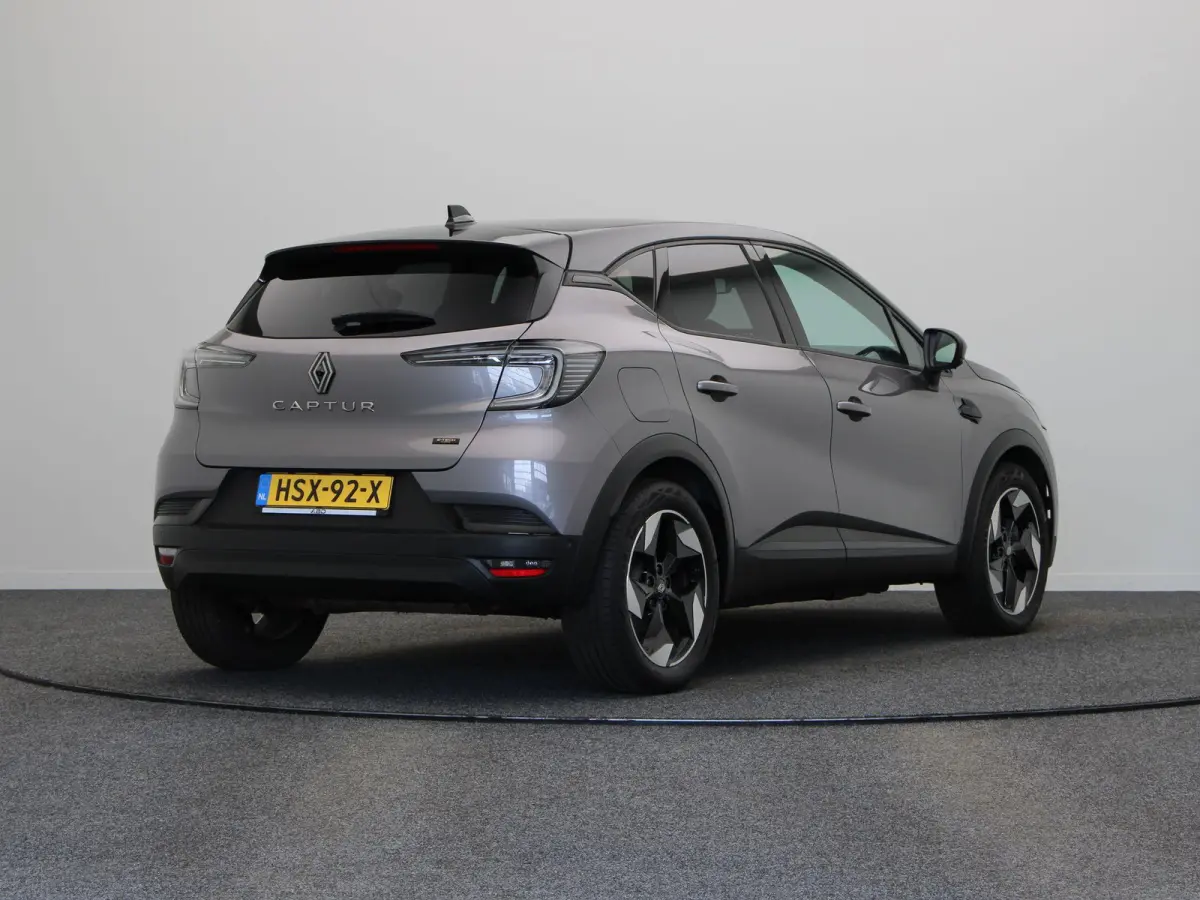 1.6 E-Tech full hybrid 145 techno | Adaptive cruise control | Achteruitrij camera | Climate control | Lichtmetalen velgen 18'' |