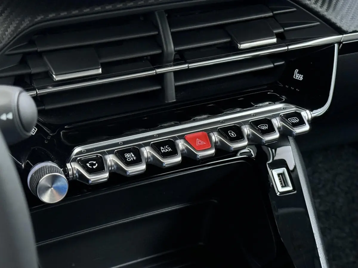 Active Pack 50kWh | 1ste eigenaar | ACCU 90% | Parkeersensoren | Stoelverwarming | Navigatie | Climate | AUTOMAAT