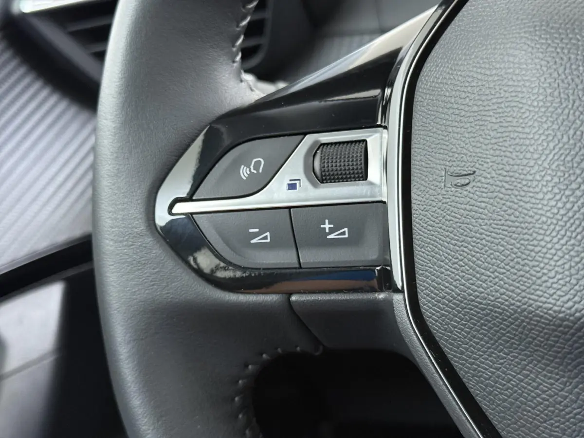 Active Pack 50kWh | 1ste eigenaar | ACCU 90% | Parkeersensoren | Stoelverwarming | Navigatie | Climate | AUTOMAAT