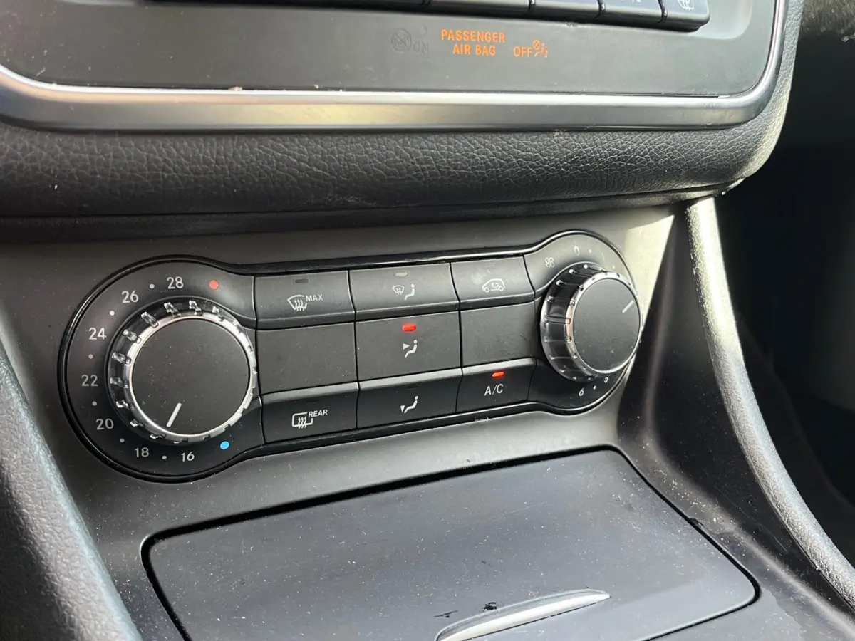 180 Prestige AMG Automaat | Adaptive Cruise Control | Climate Control | Stoelverwarming | Xenon |