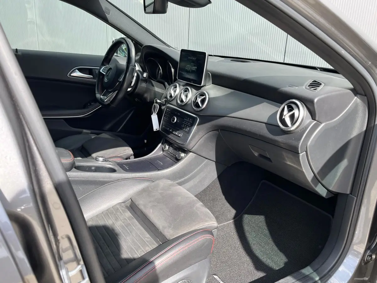 180 Prestige AMG Automaat | Adaptive Cruise Control | Climate Control | Stoelverwarming | Xenon |