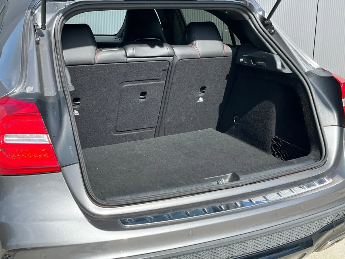 180 Prestige AMG Automaat | Adaptive Cruise Control | Climate Control | Stoelverwarming | Xenon |