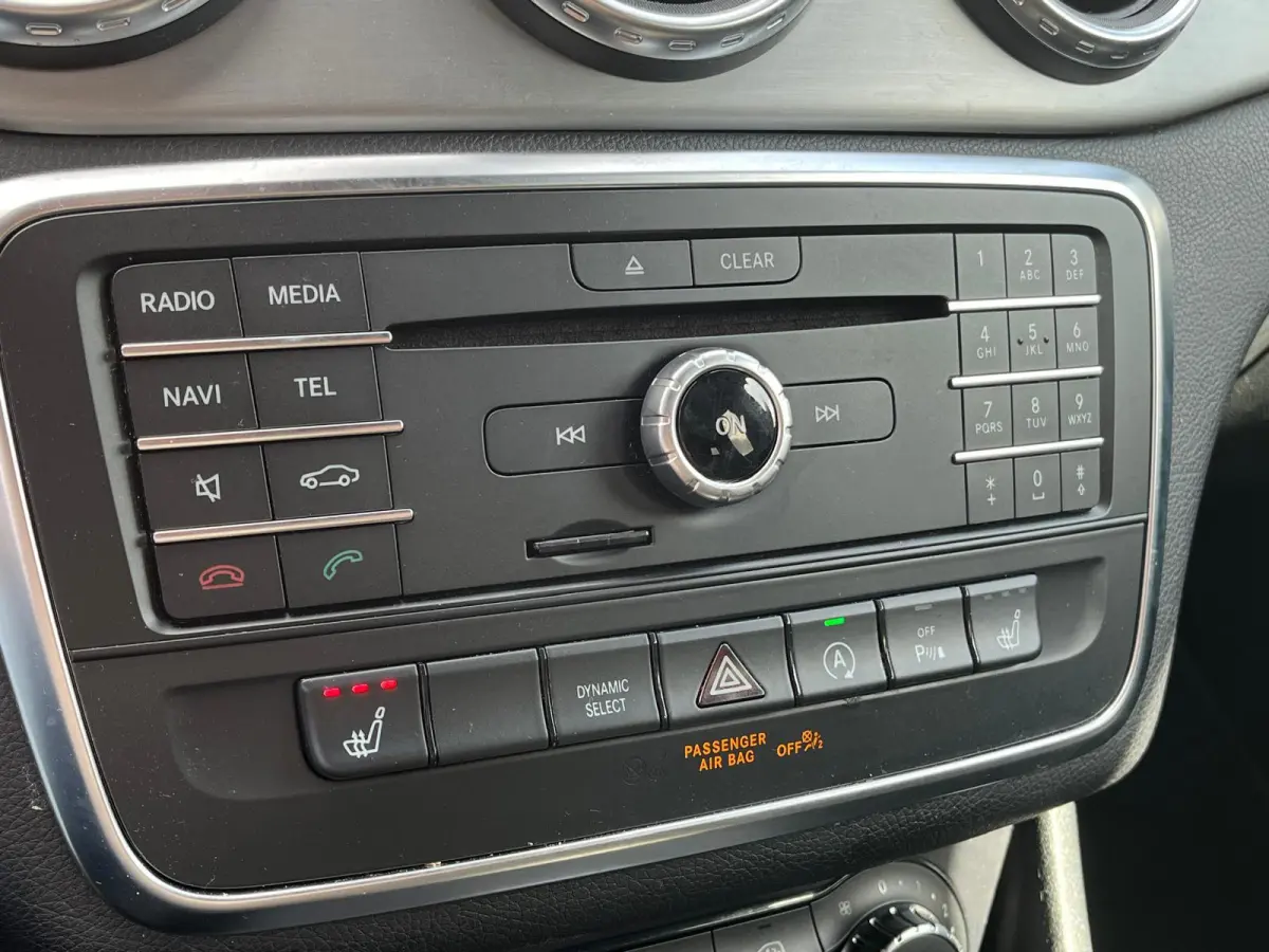 180 Prestige AMG Automaat | Adaptive Cruise Control | Climate Control | Stoelverwarming | Xenon |
