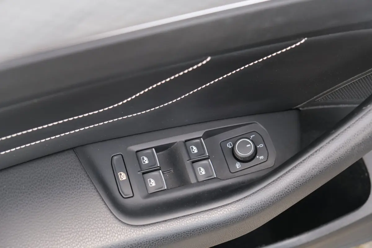 1.4 TSI PHEV GTE DSG 218 PK Pano Trek Virtual Navi Cam Acc
