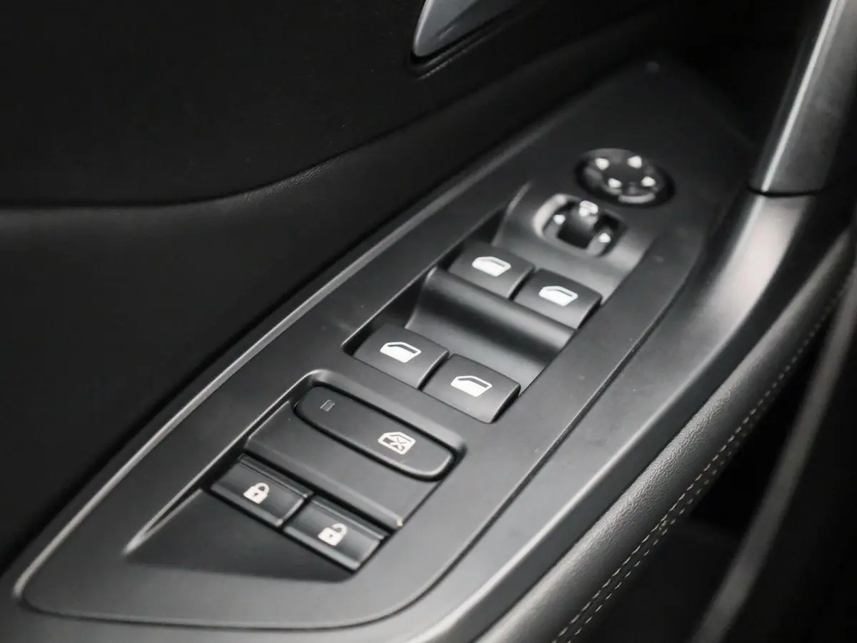 1.2 Allure Pack Business | Automaat |  Apple Carplay/Android Auto | Achteruitrijcamera  | Climate Control | Lichtmetalen Velgen |