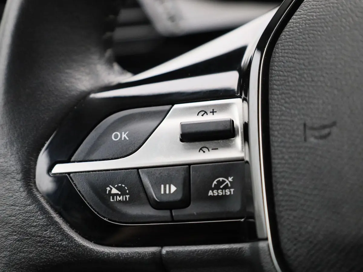1.2 Allure Pack Business | Automaat |  Apple Carplay/Android Auto | Achteruitrijcamera  | Climate Control | Lichtmetalen Velgen |
