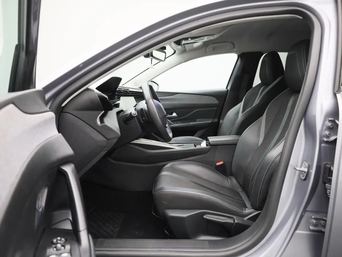 1.2 Allure Pack Business | Automaat |  Apple Carplay/Android Auto | Achteruitrijcamera  | Climate Control | Lichtmetalen Velgen |