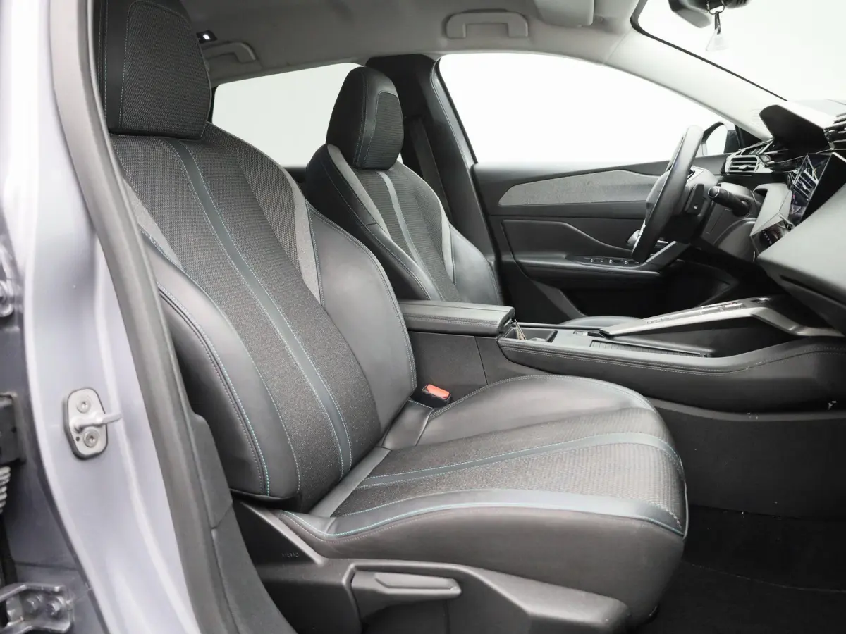 1.2 Allure Pack Business | Automaat |  Apple Carplay/Android Auto | Achteruitrijcamera  | Climate Control | Lichtmetalen Velgen |