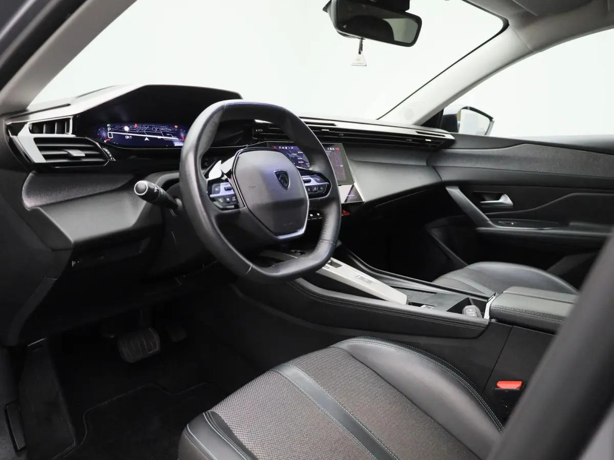 1.2 Allure Pack Business | Automaat |  Apple Carplay/Android Auto | Achteruitrijcamera  | Climate Control | Lichtmetalen Velgen |