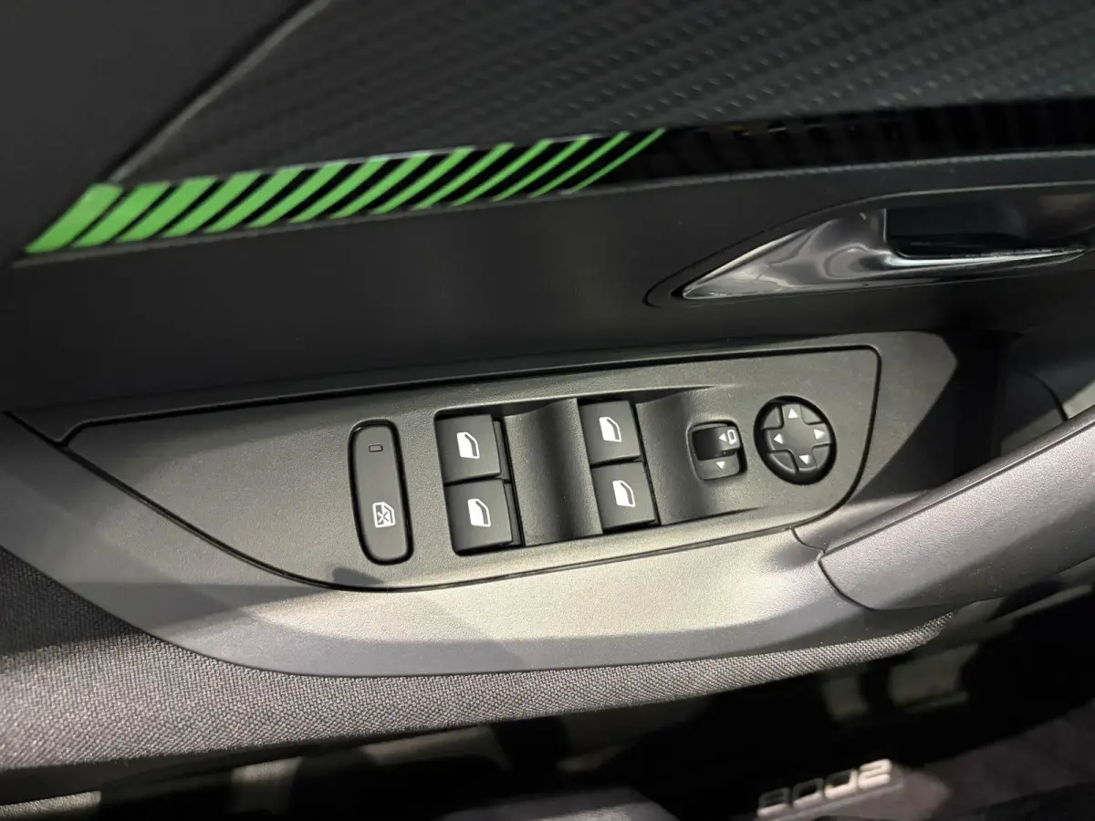 1.2 ACTIVE 101 PK | CARPLAY | ANDROID | CLIMATE CONTROL | CRUISE | NAV | 22 DKM!!!!