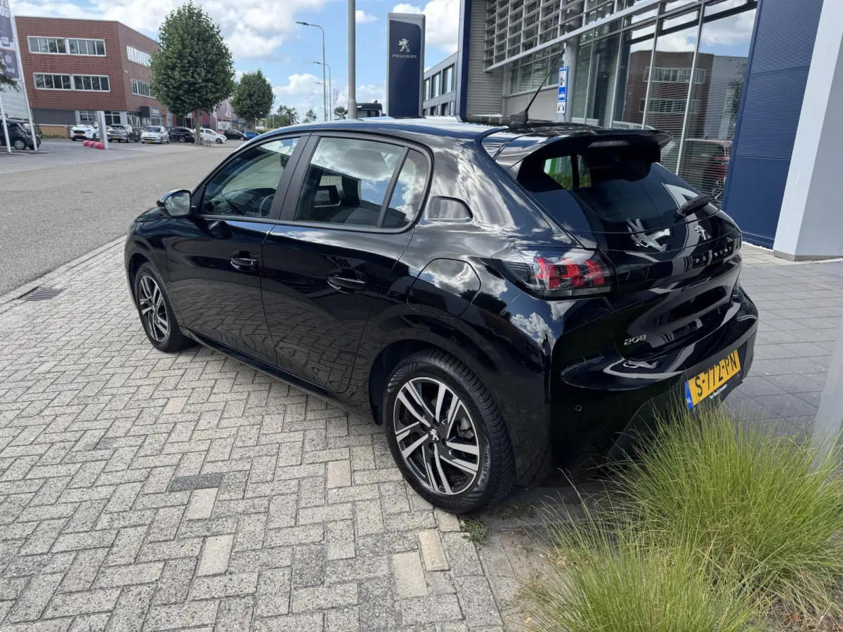 PureTech 100 Active Pack l Automaat l Navigatie