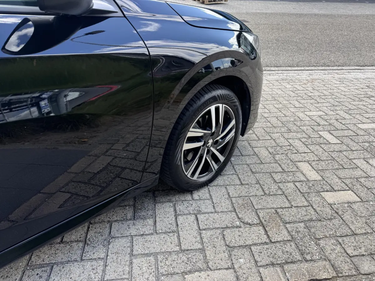 PureTech 100 Active Pack l Automaat l Navigatie