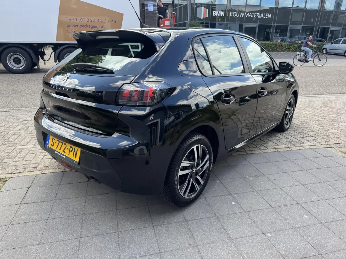 PureTech 100 Active Pack l Automaat l Navigatie