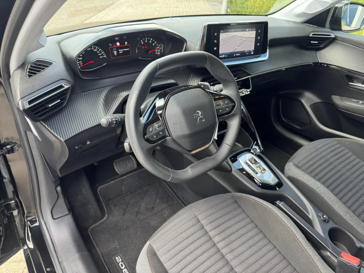 PureTech 100 Active Pack l Automaat l Navigatie