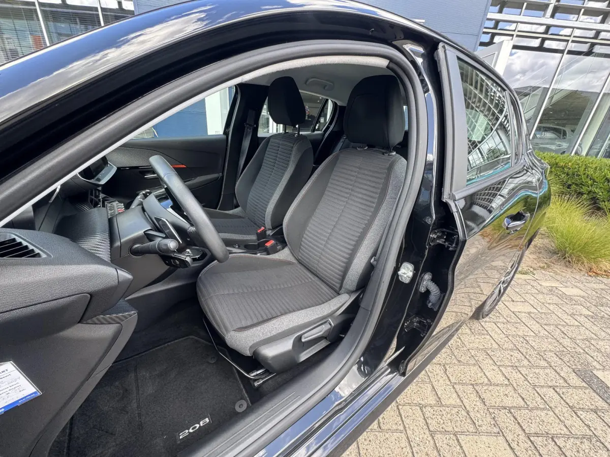 PureTech 100 Active Pack l Automaat l Navigatie