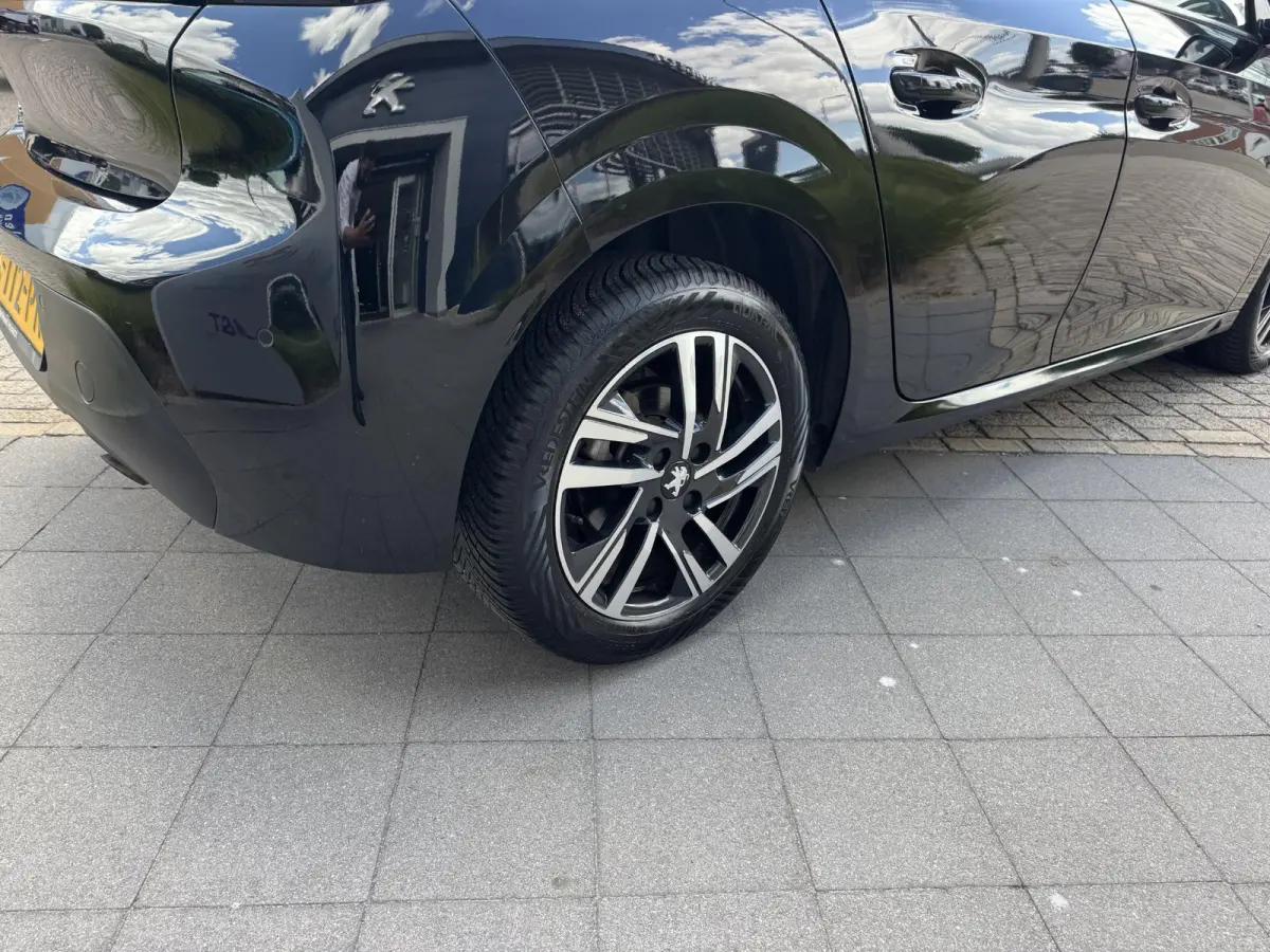 PureTech 100 Active Pack l Automaat l Navigatie