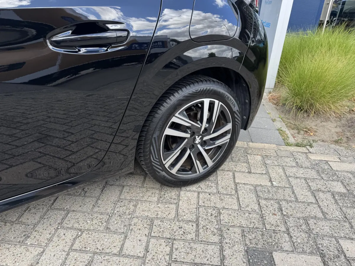 PureTech 100 Active Pack l Automaat l Navigatie