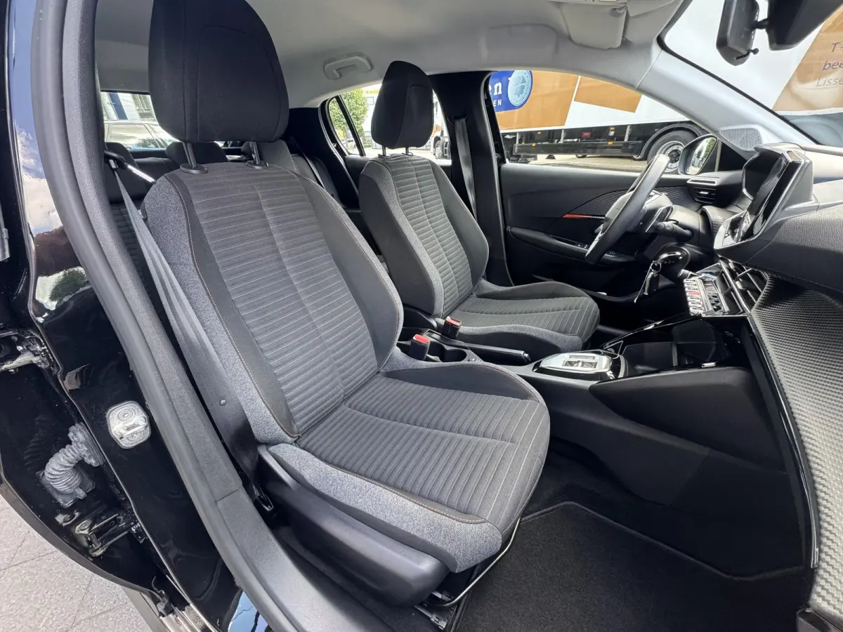 PureTech 100 Active Pack l Automaat l Navigatie
