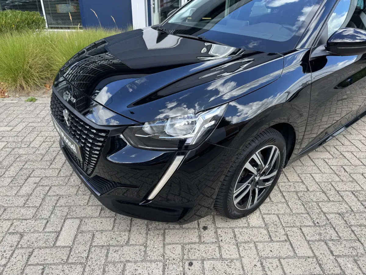 PureTech 100 Active Pack l Automaat l Navigatie
