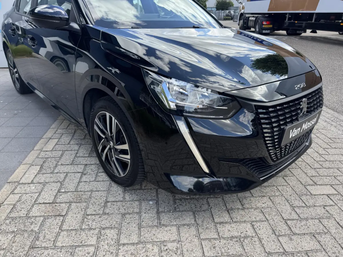 PureTech 100 Active Pack l Automaat l Navigatie