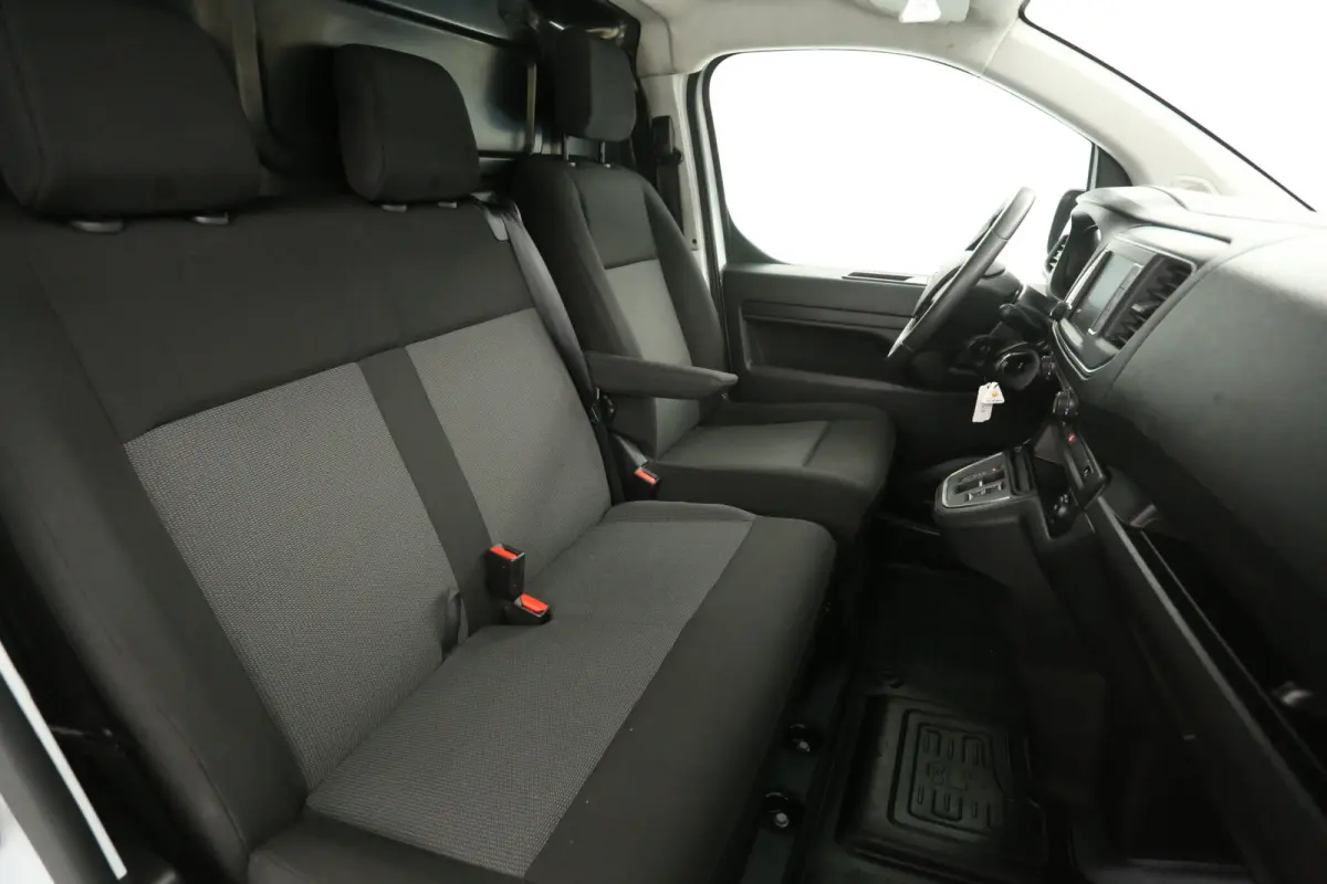 Electric 75 kWh L2H1 Range | Snelladen | SOH 99% | Airco | Cruise | 3 Zits | Carplay | Parkeersens.