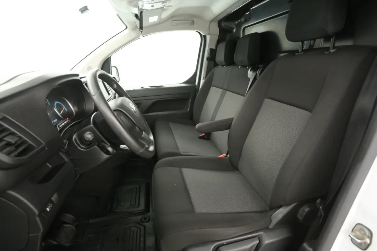 Electric 75 kWh L2H1 Range | Snelladen | SOH 99% | Airco | Cruise | 3 Zits | Carplay | Parkeersens.