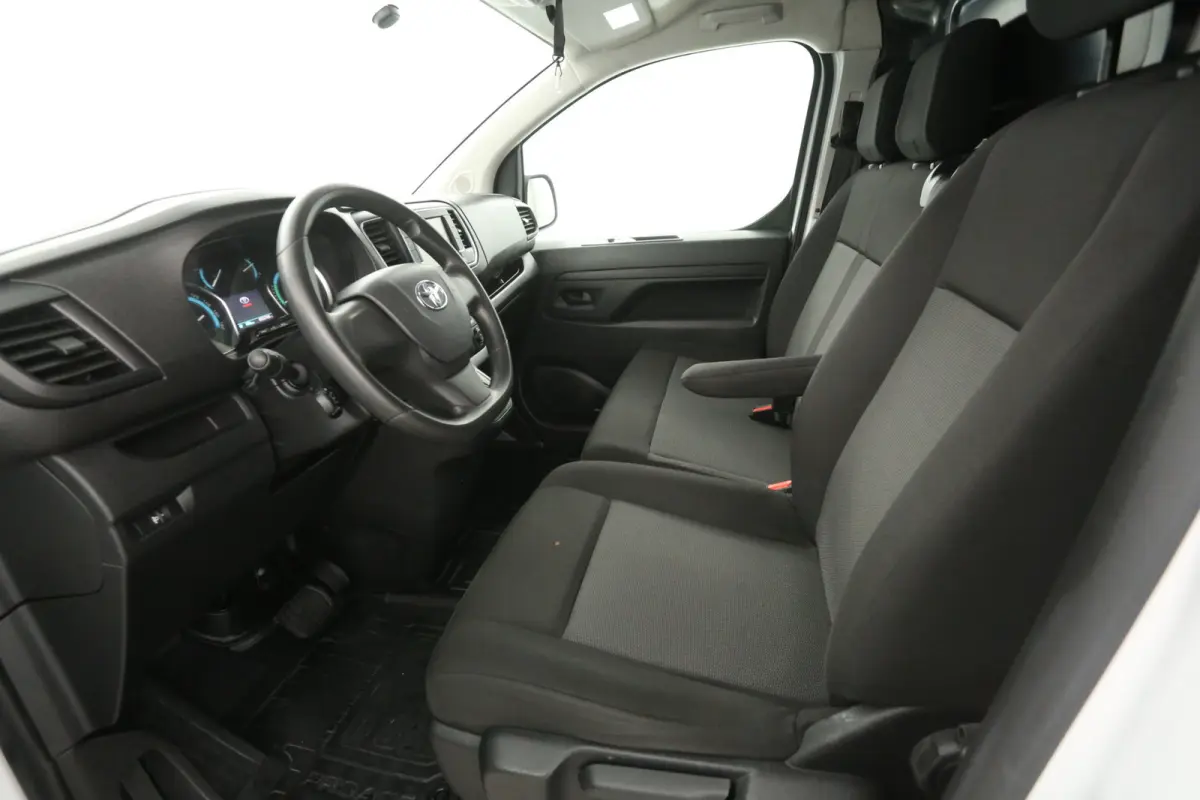 Electric 75 kWh L2H1 Range | Snelladen | SOH 99% | Airco | Cruise | 3 Zits | Carplay | Parkeersens.