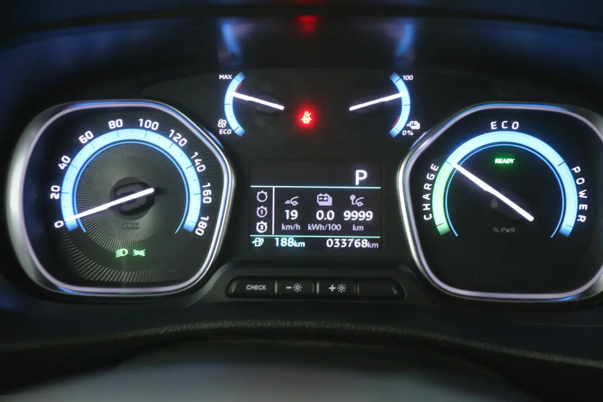 Electric 75 kWh L2H1 Range | Snelladen | SOH 99% | Airco | Cruise | 3 Zits | Carplay | Parkeersens.