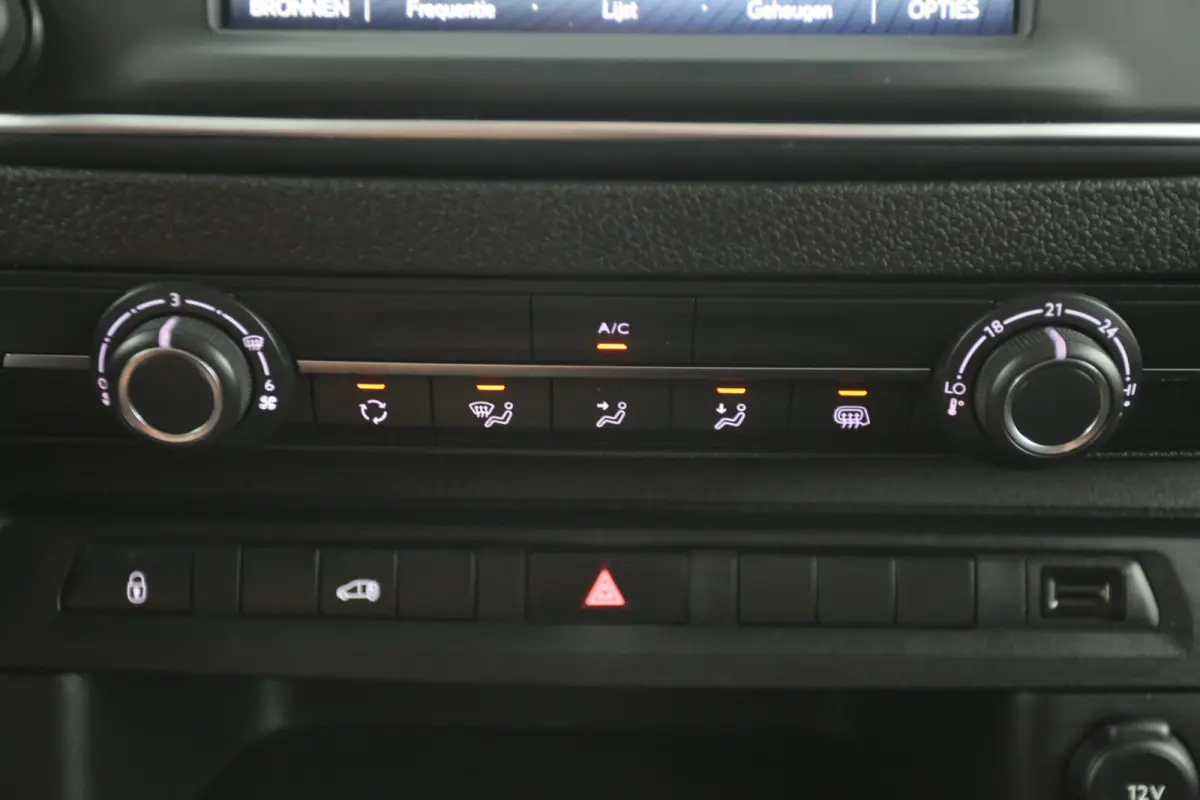 Electric 75 kWh L2H1 Range | Snelladen | SOH 99% | Airco | Cruise | 3 Zits | Carplay | Parkeersens.