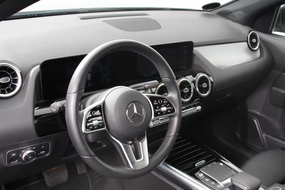 200 Progressive Automaat Navigatie Climate control Cruise Control LED Elektrische Achterklep Lichtmetalen Velgen Camera