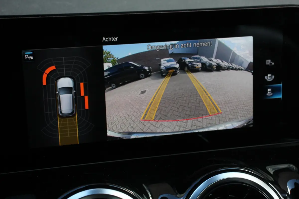 200 Progressive Automaat Navigatie Climate control Cruise Control LED Elektrische Achterklep Lichtmetalen Velgen Camera