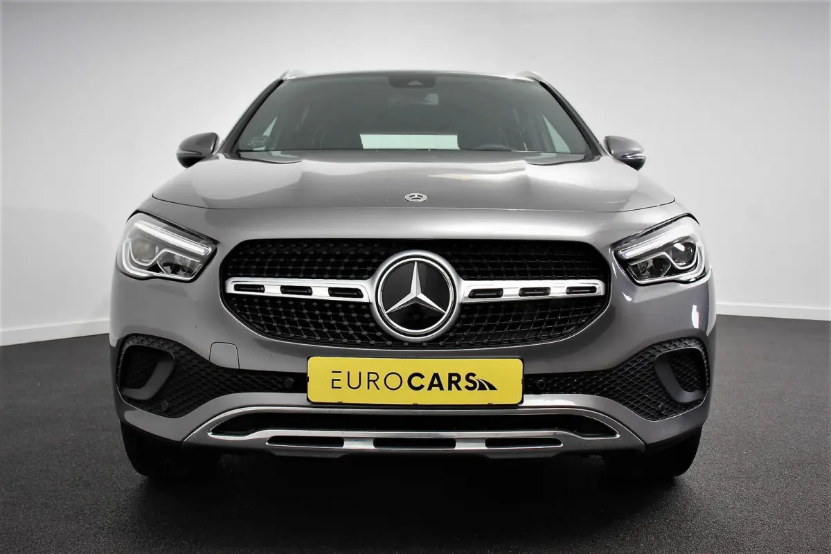 200 Progressive Automaat Navigatie Climate control Cruise Control LED Elektrische Achterklep Lichtmetalen Velgen Camera