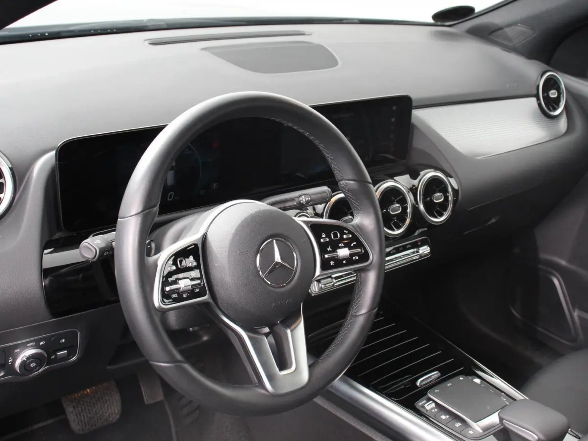 200 Progressive Automaat Navigatie Climate control Cruise Control LED Elektrische Achterklep Lichtmetalen Velgen Camera