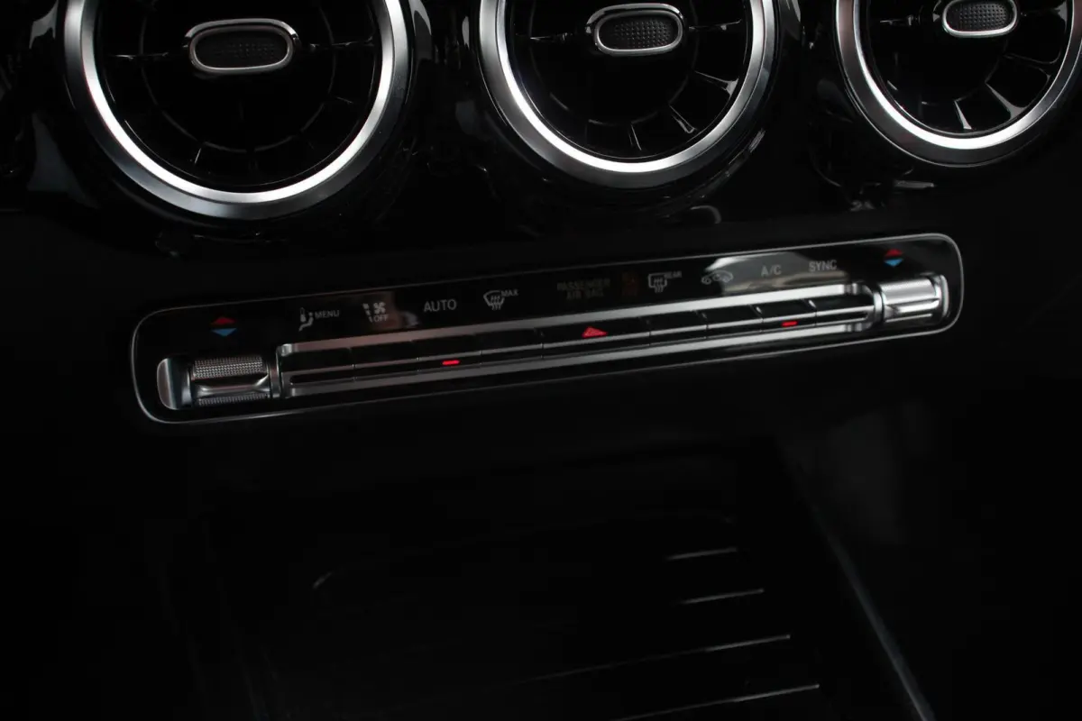 200 Progressive Automaat Navigatie Climate control Cruise Control LED Elektrische Achterklep Lichtmetalen Velgen Camera