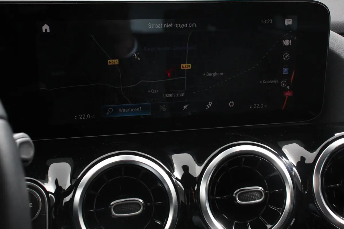 200 Progressive Automaat Navigatie Climate control Cruise Control LED Elektrische Achterklep Lichtmetalen Velgen Camera