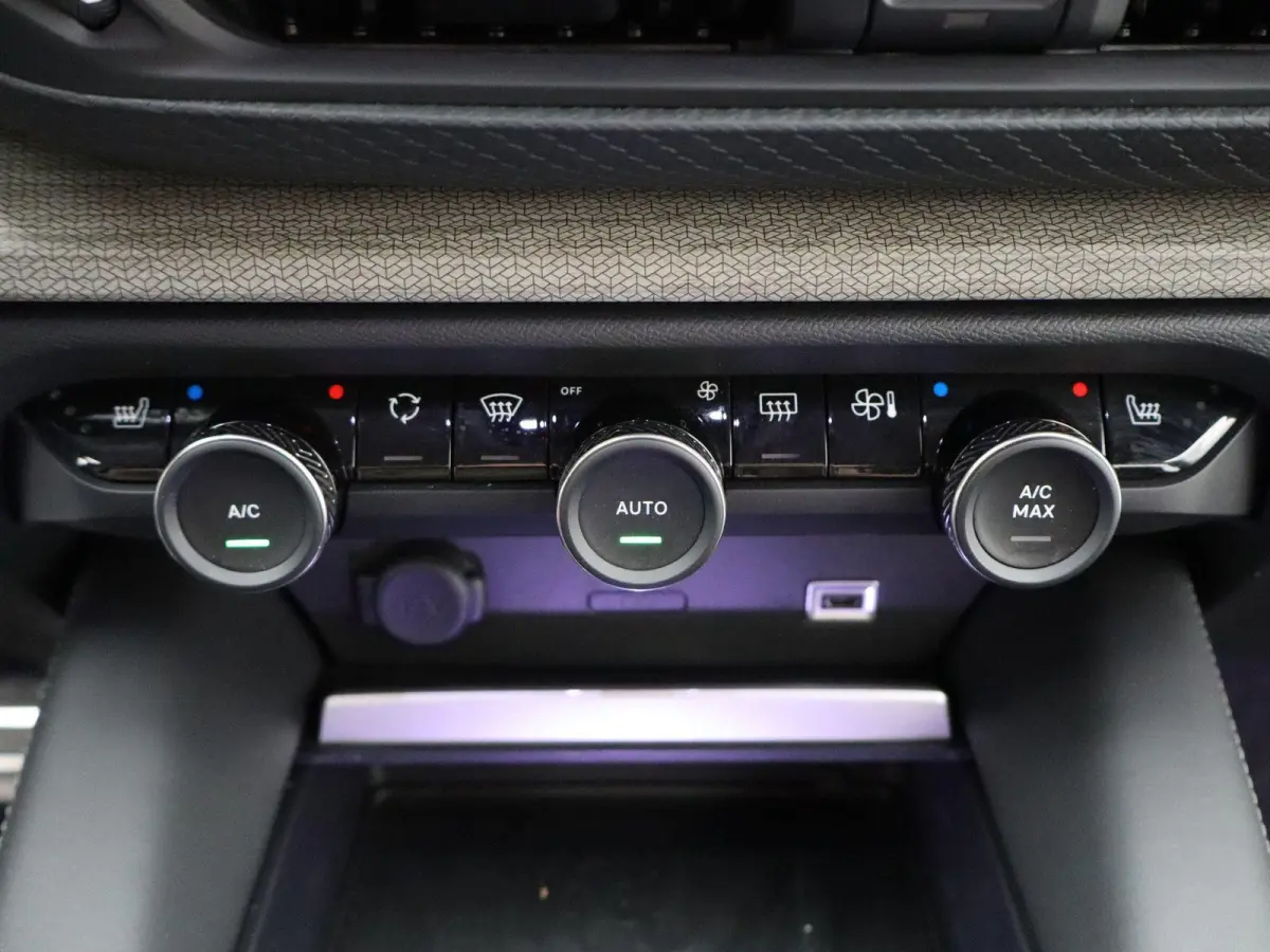 1.5 Hybrid Feel! | Parkeercamera | Climate Control |