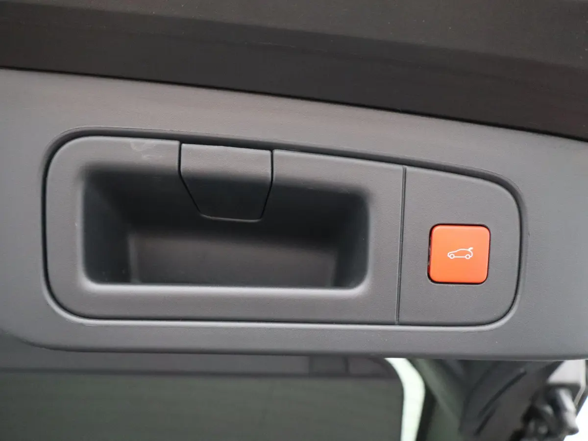 1.5 Hybrid Feel! | Parkeercamera | Climate Control |